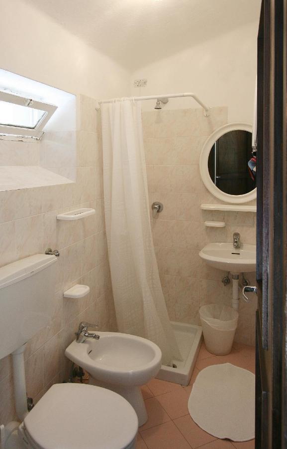Quadruple Room Bathroom,1039517593:JPEG